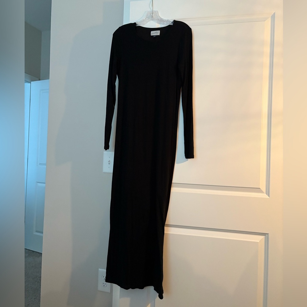 Universal Thread Black Long Sleeve Dress